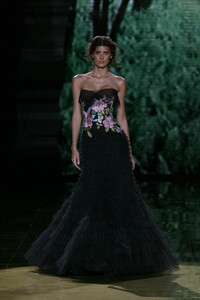 1150072500_ElieSaab2006HauteCouture97.thumb.jpg.de9634b8750475905bad078ad9d292b4.jpg