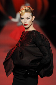 1156264306_ChristianDior2011HauteCouture9.thumb.jpg.1fd23bb189fe0ae577cce47c74e8cb4a.jpg