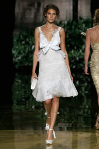 1160805482_ElieSaab2006HauteCouture9.thumb.jpg.b7110427d53003c7ccc5c8e8bf90805c.jpg