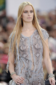 1184501538_RobertoCavalli2011WomenRTW108.thumb.jpg.4968034e943cda08de3b89a8033bf7b4.jpg