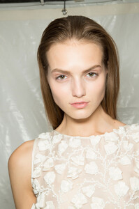 1186781660_GiambattistaValliSpring2013BackstageuA6wxkX8ZiGx.thumb.jpg.e1efabf47a63caf5977350f8dcf45030.jpg