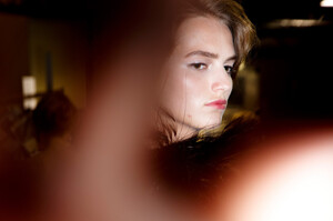 1198709899_ArmaniPriveFall2013Backstage4.thumb.jpg.daeb736fc7c400f4a697524213b4e53e.jpg