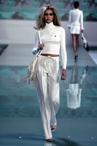 1203830559_Valentino2003WomenRTW33.thumb.jpg.09a54e4475d2e3e463646c3197836869.jpg