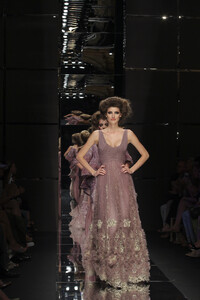 1250200244_ElieSaab2008HauteCouture117.thumb.jpg.f4ce4bd19145f9396258c4b192449fbe.jpg