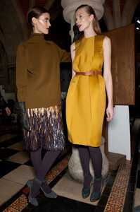 1266857223_NicoleFarhiFall2012Backstage12.thumb.jpg.f537a75c2bbe0fb68793c7c62ed4e2de.jpg