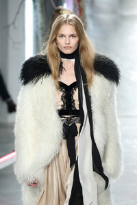 1276205601_Rodarte2016ShowRunway2.thumb.jpg.5a461f364955742bc8ded13f4b1711f9.jpg