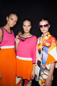 1276639991_LauraBiagiottiSpring2013BackstagedxmM2U7msYyx.thumb.jpg.bd81b4303c36877bf9cbf30100403801.jpg