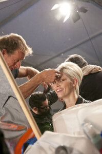 1333173463_SimonettaRavizzaFall2012Backstage1.thumb.jpg.a578a66f2ae262956310a39bd42b5c60.jpg