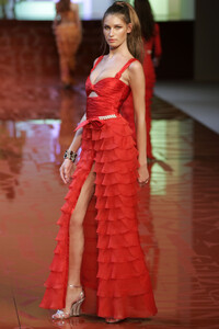 1373269335_Valentino2005WomenRTW192.thumb.jpg.6a6c881d252d216d73dec2e93257e7e9.jpg