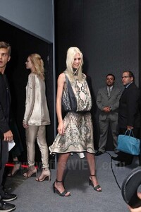 138981459_AnimaleSPFWFW2012backstage1.thumb.jpg.76265ff9b72c567dda43a716440c135d.jpg