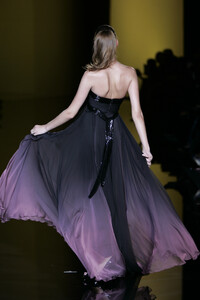 1392558271_ElieSaab2006HauteCouture68.thumb.jpg.70405755c9723ad7dbdb4308ce5d7b67.jpg