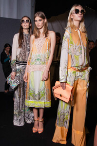 1404659371_RobertoCavalliSpring2013BackstagehD6eyQO7G3Gx.thumb.jpg.740f1759c35bc8e0787e238ac43b6be8.jpg