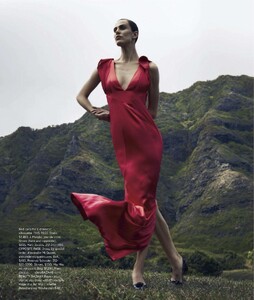 1406025336_harper-bazaar-2013-04-apr(dragged)4.thumb.jpg.fc462e9019cdfbb0b653f1eb64c3de11.jpg