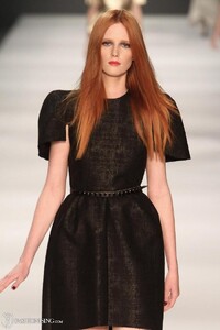 1450890845_LOrealParisRunway4Vogueellery-autumn-fall-winter-2012-lmff16.thumb.jpg.ee0c4ee8113a81168a95100abcdac1fa.jpg