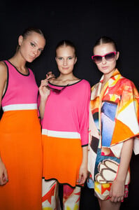 145227704_LauraBiagiottiSpring2013BackstagerEoCidX2vWHx.thumb.jpg.f60a72fde658e3e3853fe66322e30436.jpg