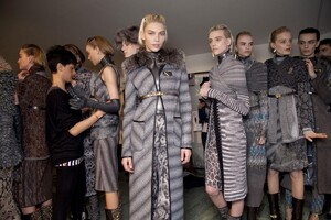 1453021631_MissoniFall2012Backstage12.thumb.jpg.4d06722167074e09b257712f12974b8f.jpg