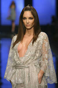 1469272507_ElieSaab2007HauteCouture38.thumb.jpg.46b6324957fabeea54599620742ea048.jpg