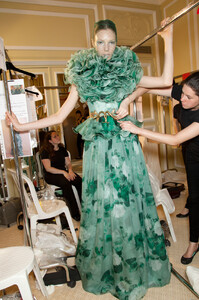 1506115252_GiambattistaValliFall2012BackstagekJRvepMBNSwx.thumb.jpg.dbcb5e611977e581a7e360c9a6ce8c98.jpg