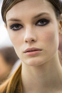 1511740696_ElieSaabSpring2013Backstage12.thumb.jpg.c27023134c95d2aaa9cbeb0dd8cced98.jpg