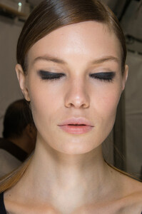 1525921294_ElieSaabSpring2013Backstage7.thumb.jpg.8ed48ca770b060f932190b62fa541956.jpg