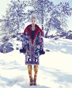 1539761934_Harpers_BAZAAR_USA_2013-09(dragged)12.thumb.jpg.fe0436d271f4e85ae09e96e311c83bd7.jpg