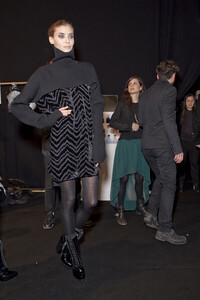 1544664549_CNCCostumeNationalFall2012Backstage1.thumb.jpg.66c46d37e156a3c5cfd402a50f33f8fa.jpg