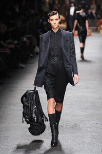 1603127935_Trussardi1911Fall20122.thumb.jpg.f6d63fd780980e9efa0efc6c356cf265.jpg