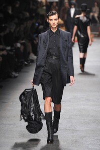 162565525_Trussardi1911Fall20121.thumb.jpg.fc37430910c8fc78d987a9d921b8c882.jpg