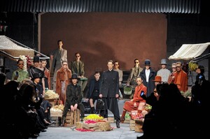 1634165413_Trussardi1911Fall20124.thumb.jpg.b5d2008146efc1e7f21938d563e5677e.jpg