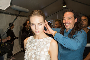 1652226506_GiambattistaValliSpring2013BackstagewIcwgD5-lu3x.thumb.jpg.28cc408a1011cb94574433c36cf0c584.jpg