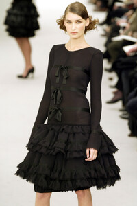 1658022935_Chanel2004HauteCouture40.thumb.jpg.8c0c73028e8188f166e6be9a132720d3.jpg