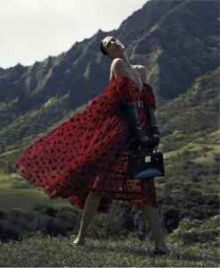 1709484587_harper-bazaar-2013-04-apr(dragged)5.thumb.jpg.1357e9ee8600385534dbb631401b6ceb.jpg