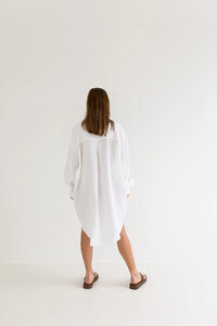 THE OVERSIZED SHIRT - WHITE_0001_1.jpg