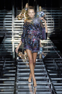 17357_celebrity_city_Dolce_E_Gabbana_Milan_Fashion_Show_306_123_477lo.thumb.jpg.7af0465b1b6b382cf3e915598cb1dc38.jpg