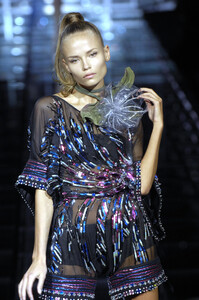 17426_celebrity_city_Dolce_E_Gabbana_Milan_Fashion_Show_307_123_311lo.thumb.jpg.520d7a0c460ace86650ccba8d2ab1606.jpg