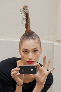 1775565781_AlexisMabilleFall2012Backstage14.thumb.jpg.1f74c0710a592184e36c8ee3d52454c8.jpg