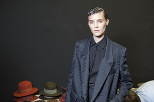 178029027_Trussardi1911Fall2012Backstage7.thumb.jpg.5d8523fe76e4915999bca95b66b14912.jpg
