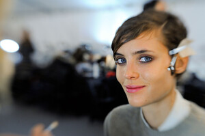 1781385025_DieselBlackGoldFall2012Backstage9.thumb.jpg.97f8828410de25746ae197b8b8f7dfc4.jpg