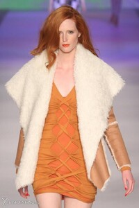 1803514324_LOrealParisRunway5Cosmopolitantalulah-autumn-fall-winter-2012-lmff6.thumb.jpg.1dda20c23bb26680b93a832838f62e4c.jpg