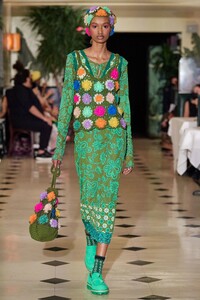 1829280863_00012-AnnsSui-Spring-22-RTW-New-York-credit-gorunway.thumb.jpg.bc985c2bd3690488c37f2ca2d2b3c8ac.jpg