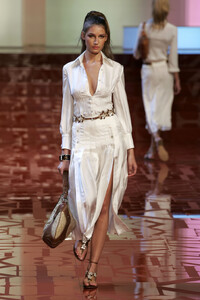 1839893709_Valentino2005WomenRTW98.thumb.jpg.549997eea1e4ddb313191eb62d96a1c9.jpg