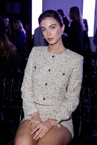 1842052664_AlessandraRichFrontRow-ParisFashionWeek-WomenswearFallWinter2023-2024(2).thumb.jpg.487c0c87091c32413e7d8eb907a78e91.jpg