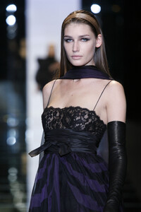 1852620636_ElieSaab2007WomenRTW15.thumb.jpg.56b9d4f130713bc4d4460bb5d0d88afb.jpg