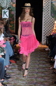 1859526349_BetseyJohnson2002WomenRTW26.thumb.jpg.72050bb25f71a293386d293732bebaf4.jpg