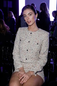 1866783106_AlessandraRichFrontRow-ParisFashionWeek-WomenswearFallWinter2023-2024(1).thumb.jpg.c28babc7629bd6e2ab194fdfb49fa401.jpg