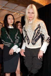 1869726245_AltuzarraFall2012Backstage8.thumb.jpg.a7a7d7195f19f436ce780ce5f203cb32.jpg