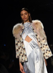 Son+Jung+Wan+Runway+Fall+2016+New+York+Fashion+5.jpg