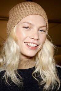 1985276345_LacosteFall2012Backstage4.thumb.jpg.2220e4ab0f6545256263754e73c5a1bb.jpg