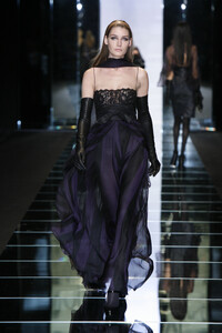 2021382968_ElieSaab2007WomenRTW14.thumb.jpg.9ef65bc20dd88d3541e2a74d903daa8a.jpg