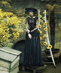 2052719764_harper-bazaar-2013-03-mar(dragged)111.thumb.jpg.1850e4c793eba93922ae32070ee21796.jpg